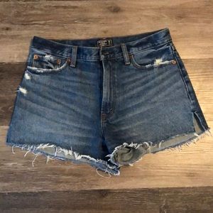 Abercrombie & Fitch. Annie High Rise Short.